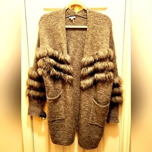 Knitted Elegant Cardigan with faux fur sleeves